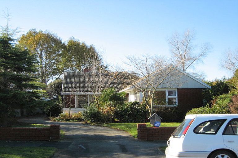 Photo of property in 137 Warren Crescent, Hillmorton, Christchurch, 8025