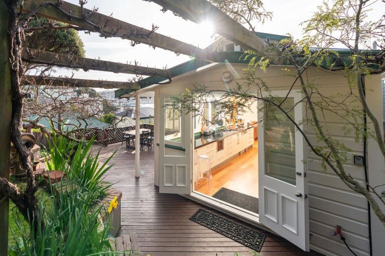 Photo of property in 4 Baring Street, Oriental Bay, Wellington, 6011