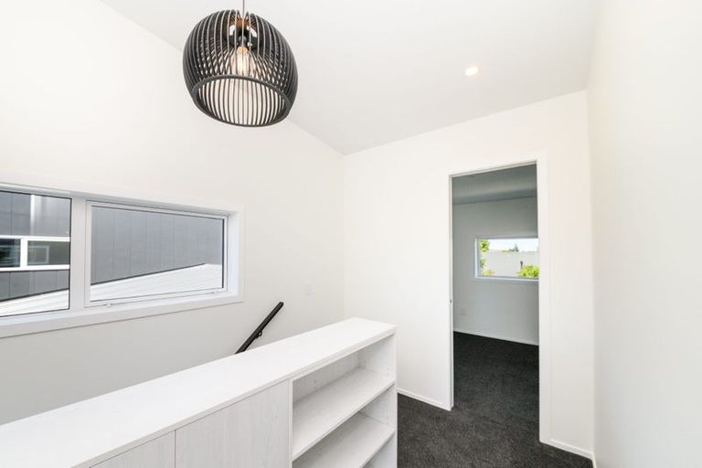 Photo of property in 6 Tuapapa Lane, Palmerston North, 4414