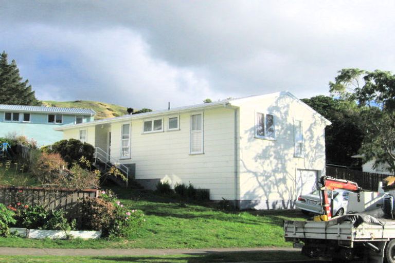 Photo of property in 10 Carnavon Place, Cannons Creek, Porirua, 5024