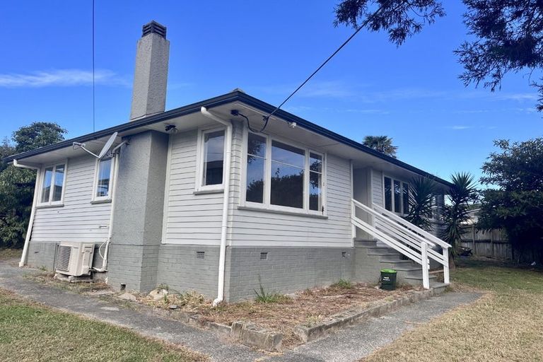 Photo of property in 3 Ozich Avenue, Te Atatu South, Auckland, 0610