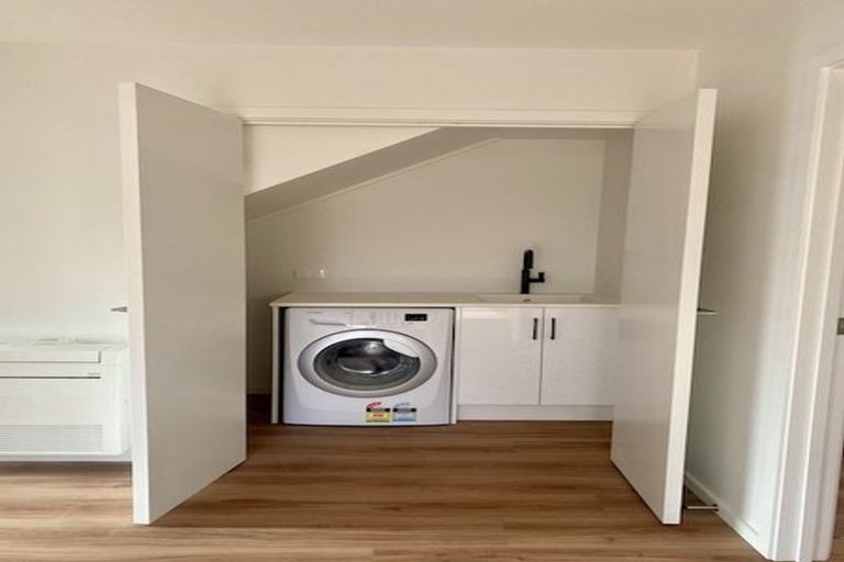 Photo of property in 77 Oregon Drive, Kelvin Heights, Queenstown, 9300