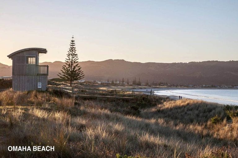 Photo of property in 2 Maeha Drive, Matakana, 0985