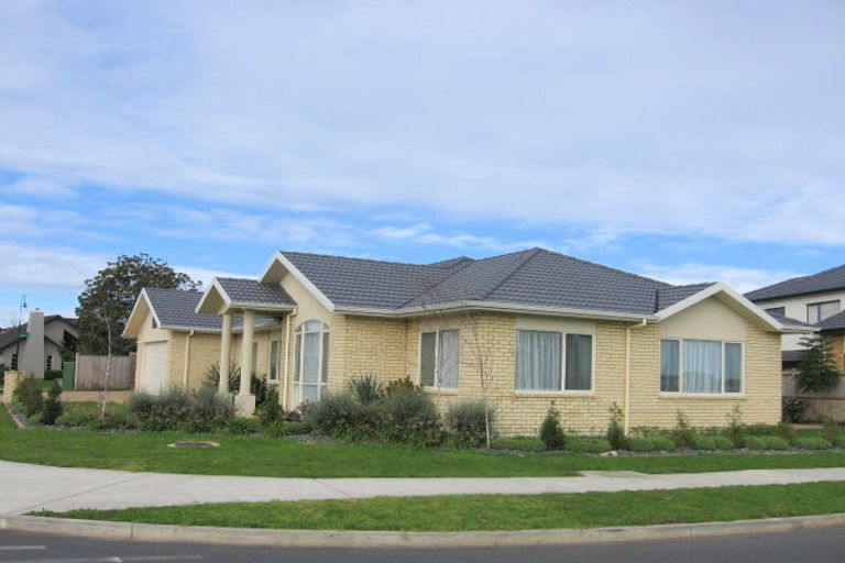 Photo of property in 15 Bronwylian Drive, Flat Bush, Auckland, 2016