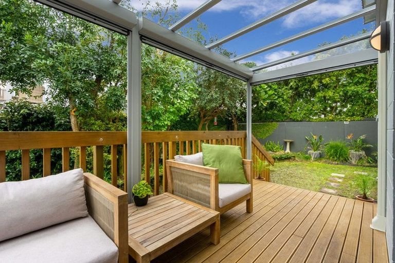 Photo of property in 4/22 North Avenue, Narrow Neck, Auckland, 0624