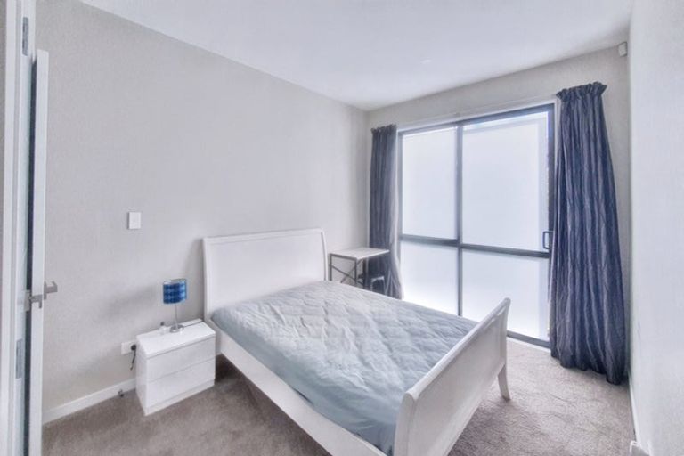 Photo of property in 19a Northcross Drive, Oteha, Auckland, 0632