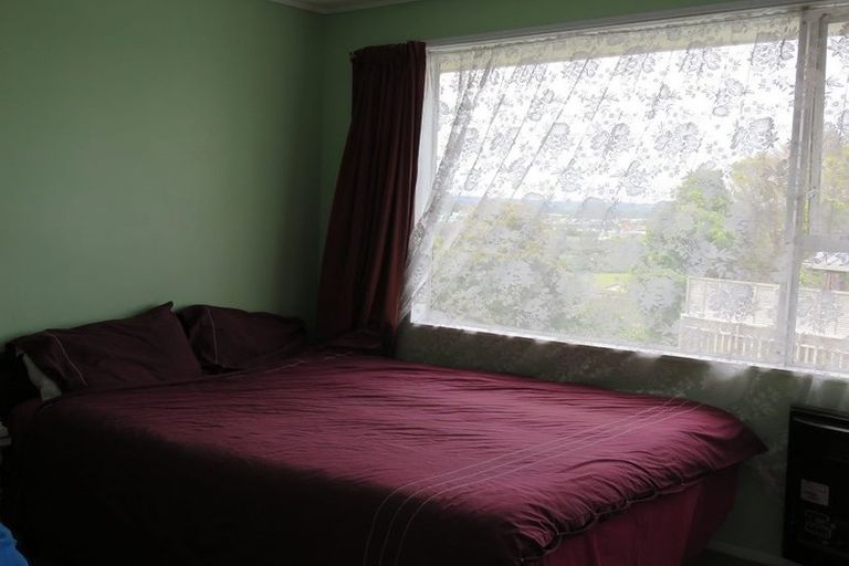 Photo of property in 10 Beauchamp Drive, Massey, Auckland, 0614
