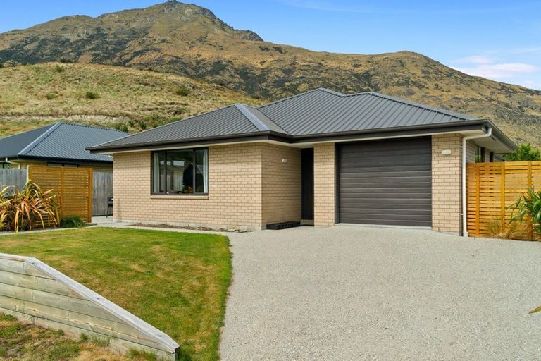 Photo of property in 48 Myles Way, Lower Shotover, Queenstown, 9304
