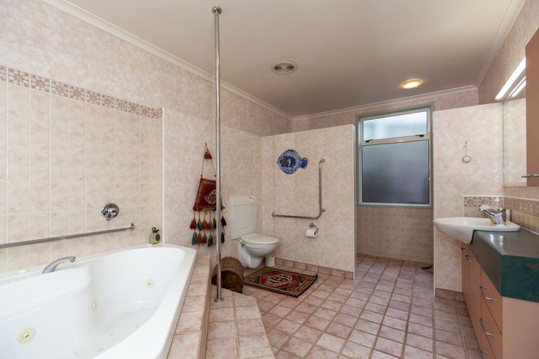 Photo of property in 18 Falla Street, Paraparaumu Beach, Paraparaumu, 5032