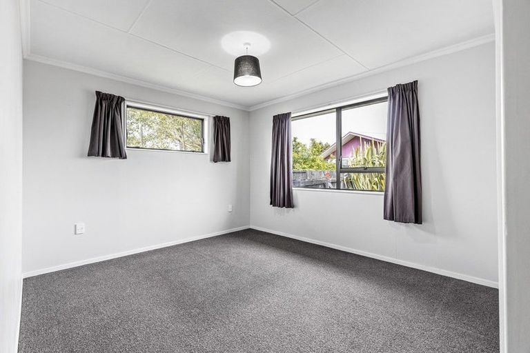 Photo of property in 3 Apollo Parade, Milson, Palmerston North, 4414