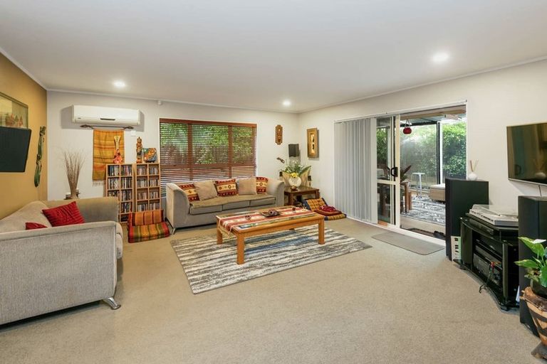 Photo of property in 24 Frank Bunce Grove, Flat Bush, Auckland, 2019