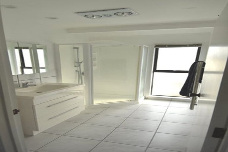 Photo of property in 3/88 Eversleigh Road, Belmont, Auckland, 0622