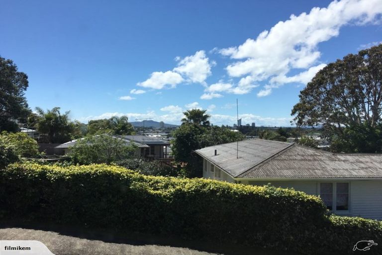 Photo of property in 15 Roband Avenue, Glenfield, Auckland, 0629