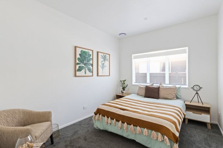 Photo of property in 12 Kowhai Street, Strandon, New Plymouth, 4312