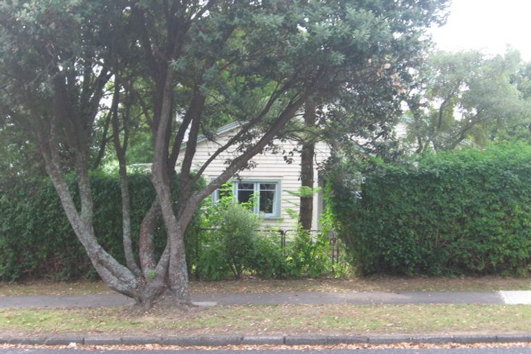Photo of property in 1/11 Lynwood Road, New Lynn, Auckland, 0600