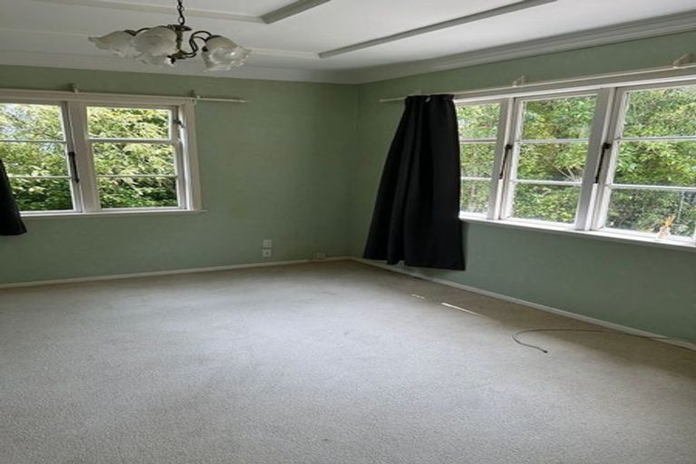 Photo of property in 16 Woodvale Grove, Fairfield, Lower Hutt, 5011