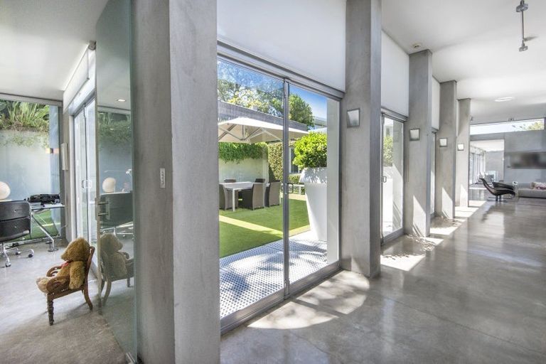 Photo of property in 9 Stanley Point Road, Stanley Point, Auckland, 0624