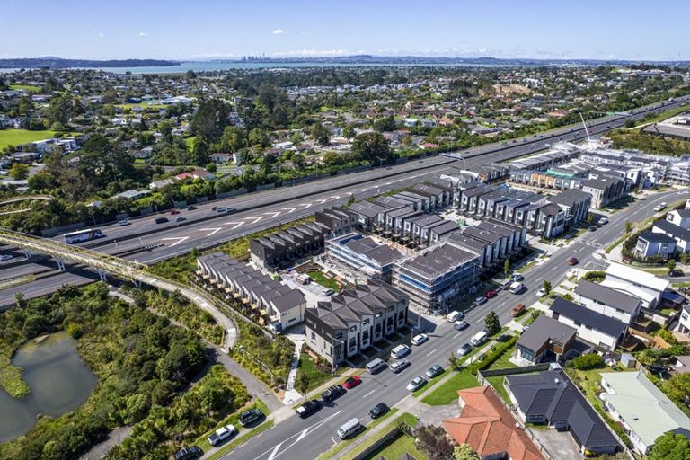 Photo of property in 2/28 Westgate Drive, Westgate, Auckland, 0614