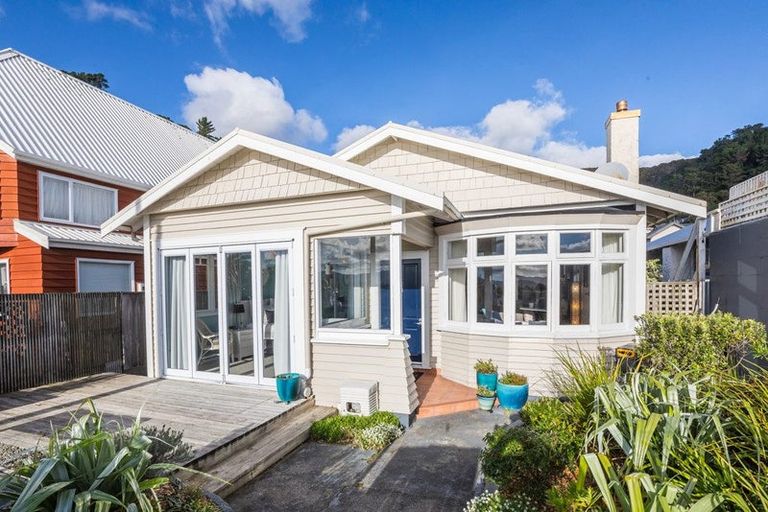 Photo of property in 7 Marine Parade, Eastbourne, Lower Hutt, 5013