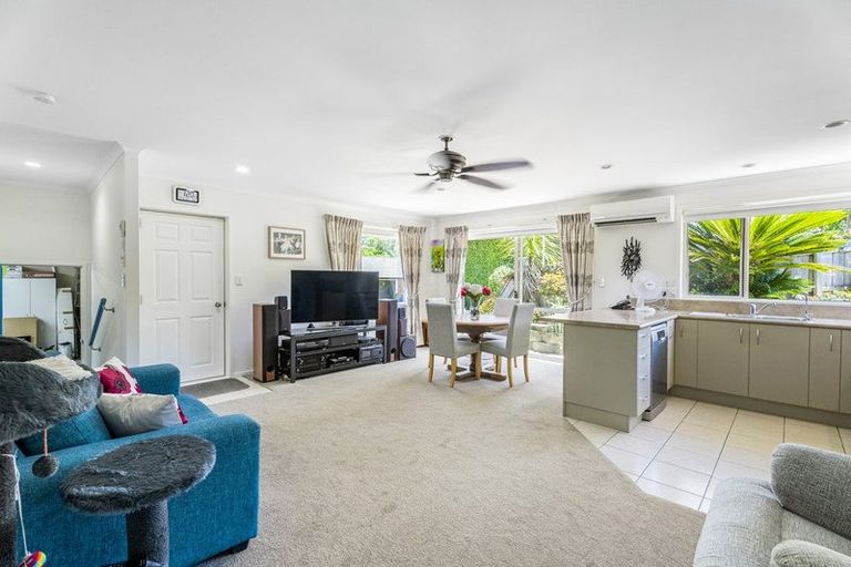Photo of property in 1/22 Ellenbury Place, Stanmore Bay, Whangaparaoa, 0932