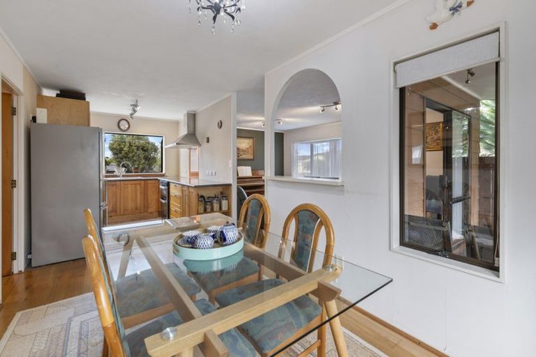 Photo of property in 6 Coubray Place, Botany Downs, Auckland, 2010