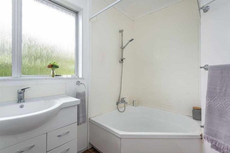 Photo of property in 6 Jenkins Avenue, Redwood, Christchurch, 8051