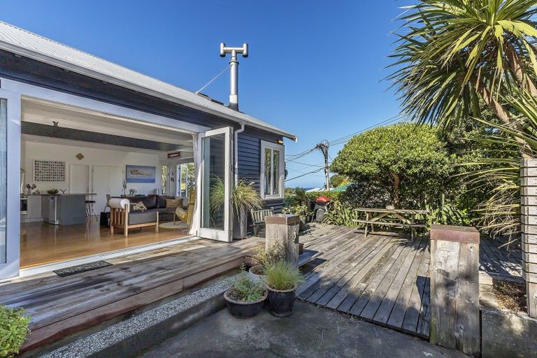 Photo of property in 16 Beach Street, Island Bay, Wellington, 6023