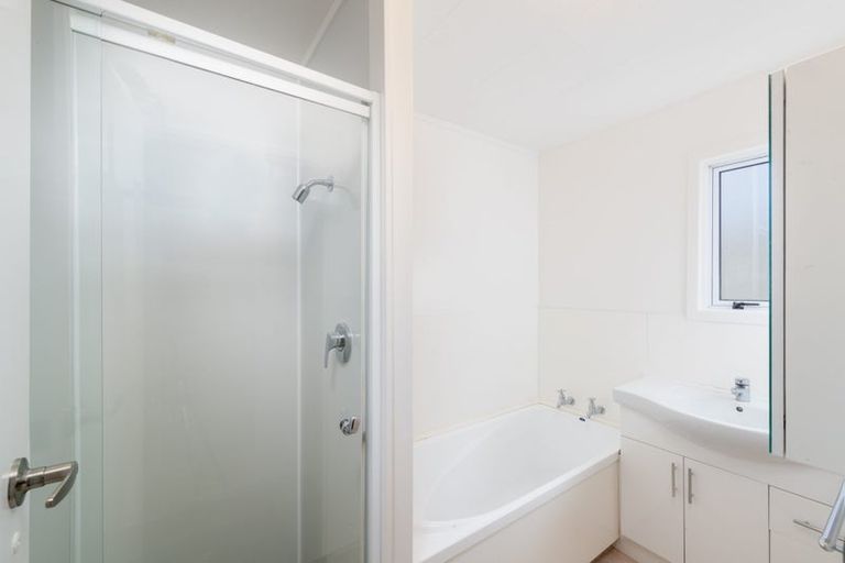 Photo of property in 74 Horokiwi Road West, Newlands, Wellington, 6037