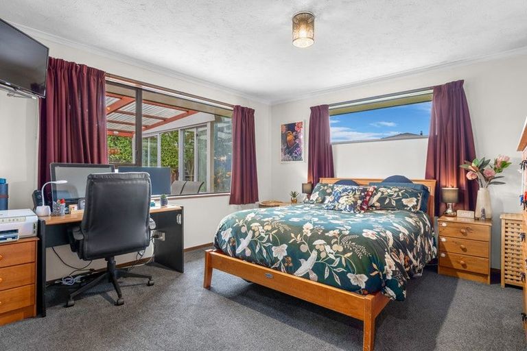 Photo of property in 50 Royal Park Drive, Parklands, Christchurch, 8083