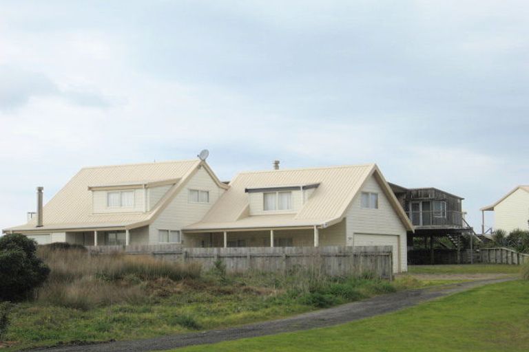 Photo of property in 94 Ocean Beach Road, Tairua, 3508
