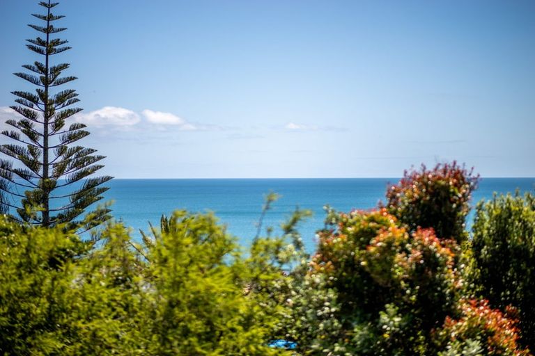 Photo of property in 77 Stratford Drive, Cable Bay, 0420