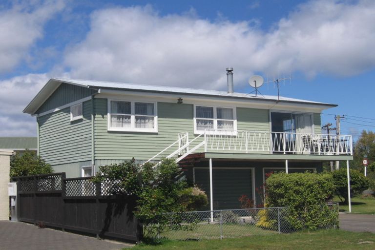 Photo of property in 38 Aubrey Crescent, Rainbow Point, Taupo, 3330