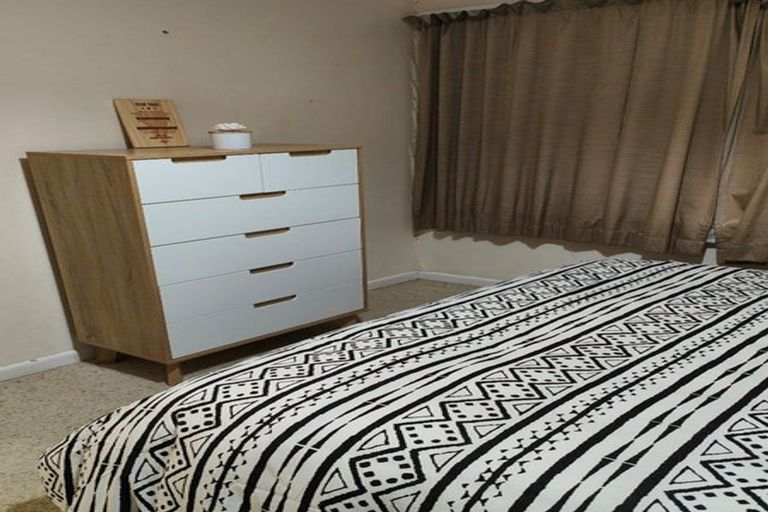 Photo of property in 1/10 Bishop Street, Green Bay, Auckland, 0604