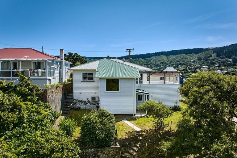 Photo of property in 10 Carleton Terrace, Tawa, Wellington, 5028