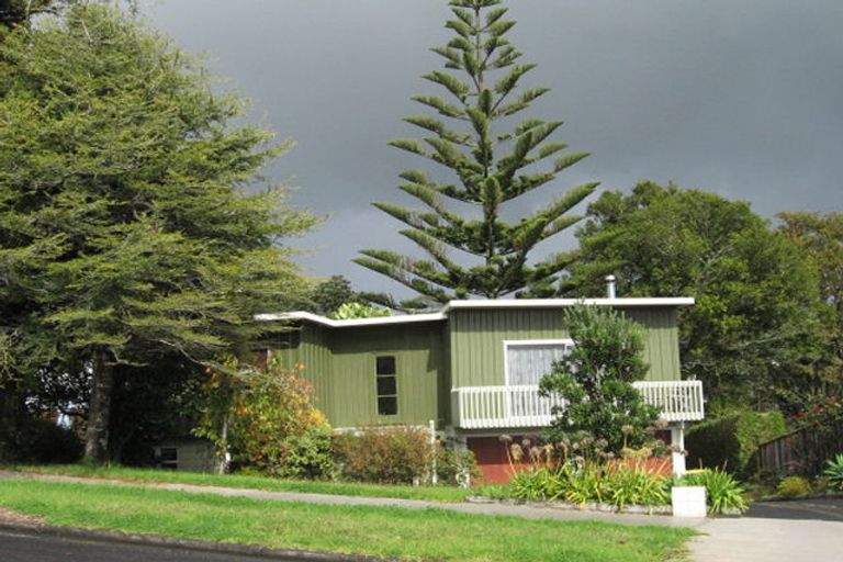 Photo of property in 20 Cheriton Road, Mellons Bay, Auckland, 2014