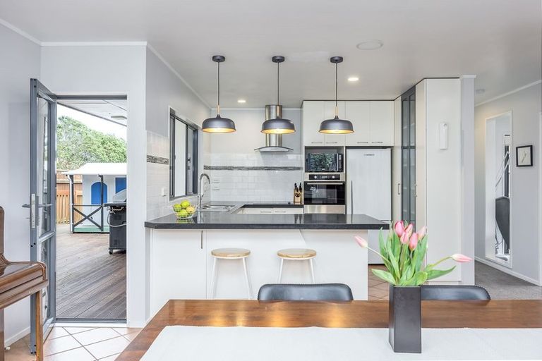 Photo of property in 2 Mizen Court, Torbay, Auckland, 0630