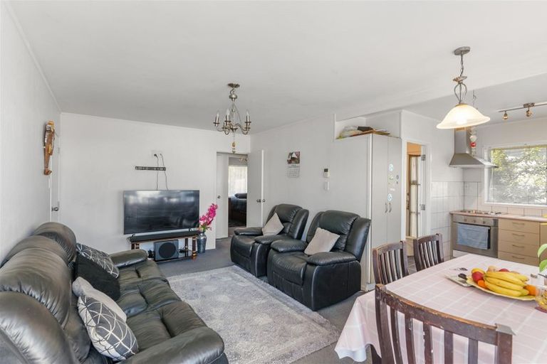 Photo of property in 2/4 Roys Road, Weymouth, Auckland, 2103