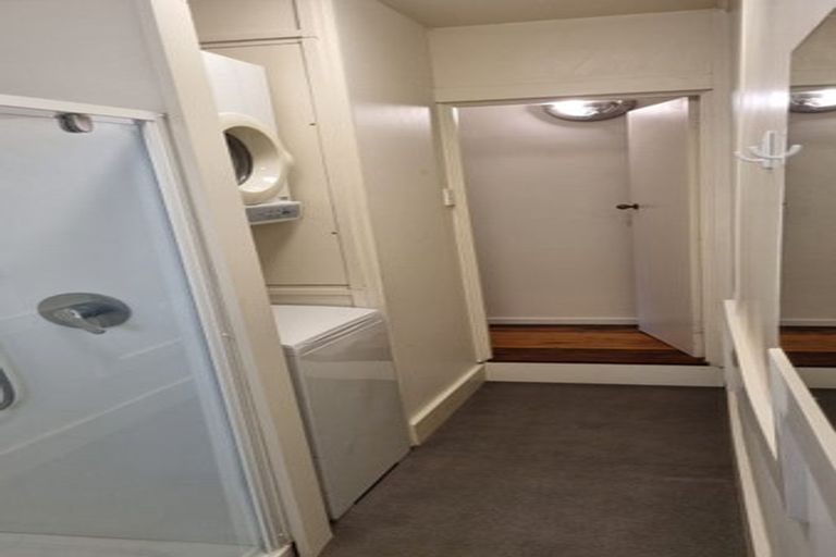 Photo of property in 25 Harbour View Road, Northland, Wellington, 6012