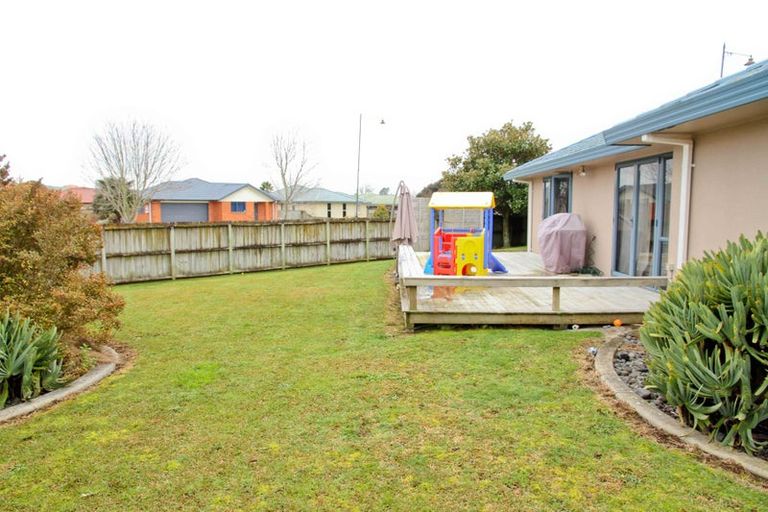 Photo of property in 2 Twickenham Place, Nawton, Hamilton, 3200