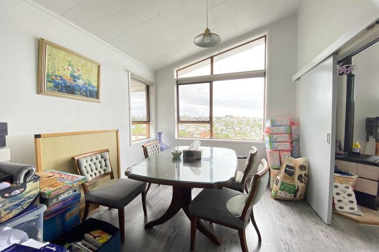 Photo of property in 46 Target Road, Totara Vale, Auckland, 0629