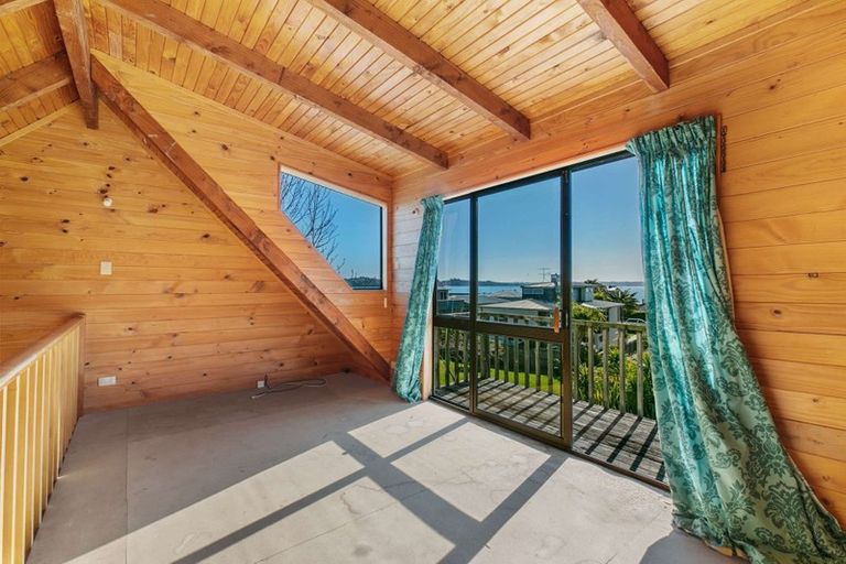 Photo of property in 46 De Luen Avenue, Tindalls Beach, Whangaparaoa, 0930