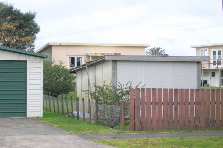 Photo of property in 102 Charleston Avenue, Whangamata, 3620