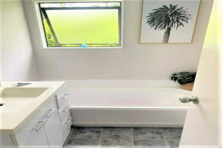 Photo of property in 19 Mona Vale, West Harbour, Auckland, 0618