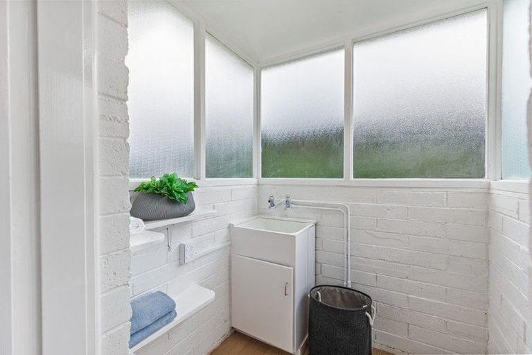 Photo of property in 1/14 Westwell Road, Belmont, Auckland, 0622