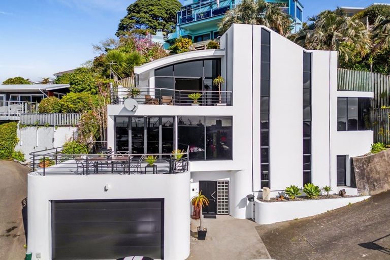 Photo of property in 5 Weston Street, Moturoa, New Plymouth, 4310