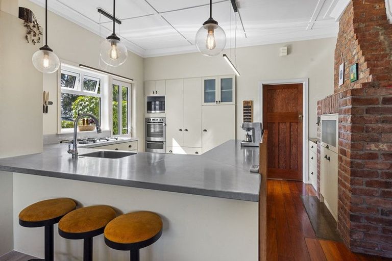 Photo of property in 187 South Road, Hawera, 4610