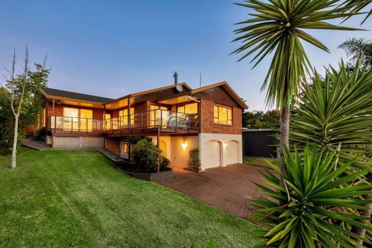Photo of property in 27 Hollyhock Place, Browns Bay, Auckland, 0630