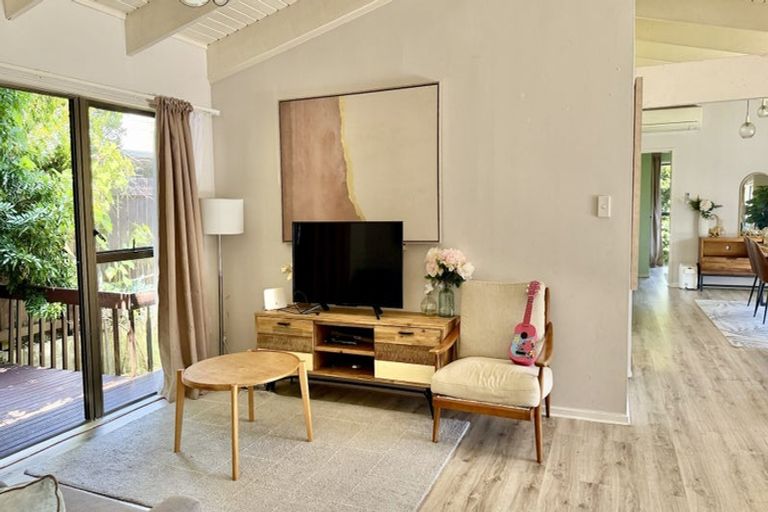 Photo of property in 5 Holyoake Place, Chatswood, Auckland, 0626