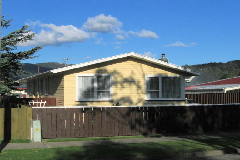 Photo of property in 40 Parkway, Wainuiomata, Lower Hutt, 5014