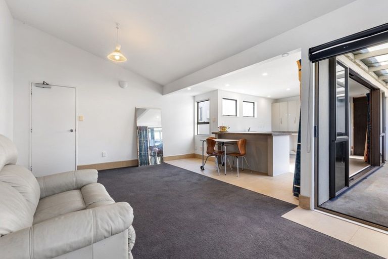 Photo of property in 1/30 Marine Parade, Mount Maunganui, 3116